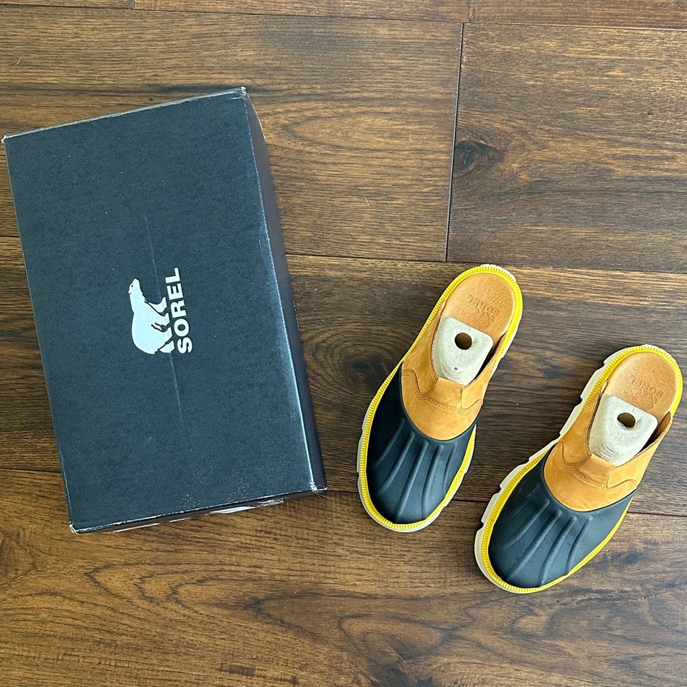 Sorel Tan and Black Clog